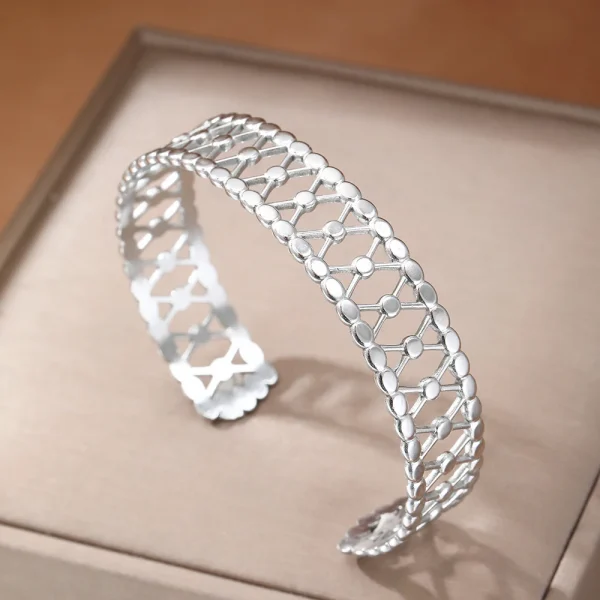 سوار DOTIFI من الفولاذ المقاوم للصدأ بتصميم جديد مبتكر بفتحة غير منتظمة قابلة للتعديل للنساء للارتداء اليومي والتنقل