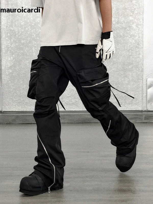 Mauroicardi ربيع الخريف السراويل البضائع السوداء الرائعة للرجال مع جيوب كبيرة طويلة زيبر الفاخرة مصمم الملابس السراويل موضة 2023