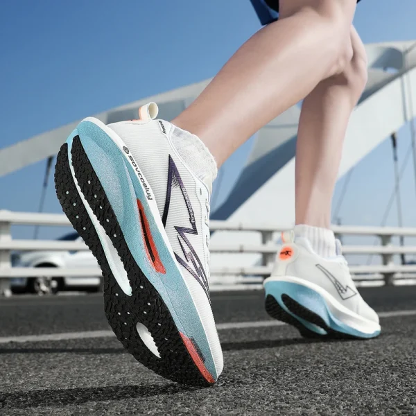 أحذية الجري المصنوعة من الكربون المتخصصة في الماراثون للرجال رياضية قابلة للتنفس وخفيفة الوزن للنساء أحذية رياضية مريحة مضادة للانزلاق