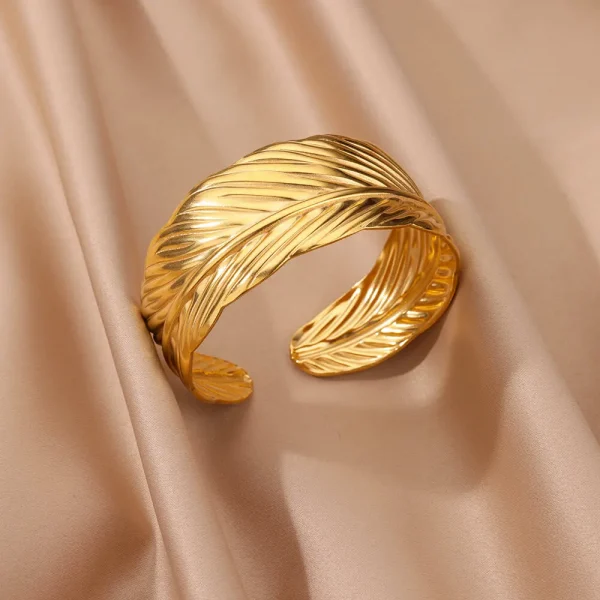 أساور من الفولاذ المقاوم للصدأ للنساء باللون الذهبي بنقشة هندسية سوار مفتوح قديم المجوهرات النسائية