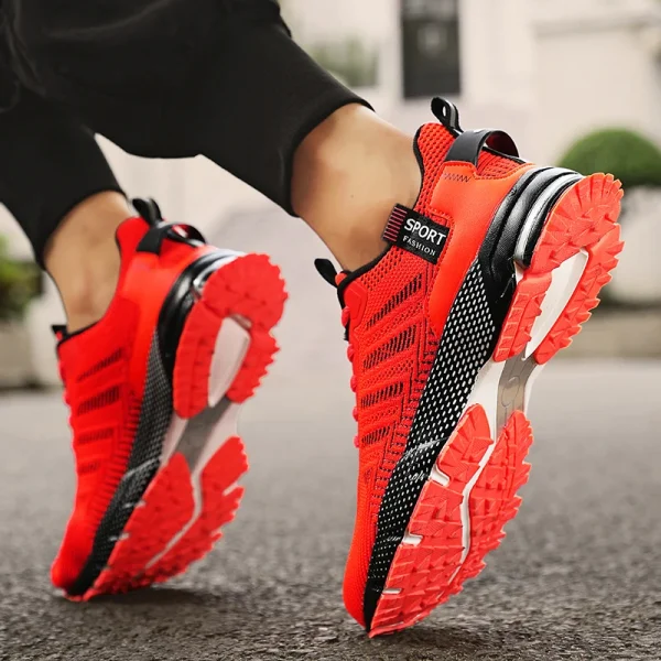 🔹 حذاء رياضي رجالي خفيف وقابل للتنفس.