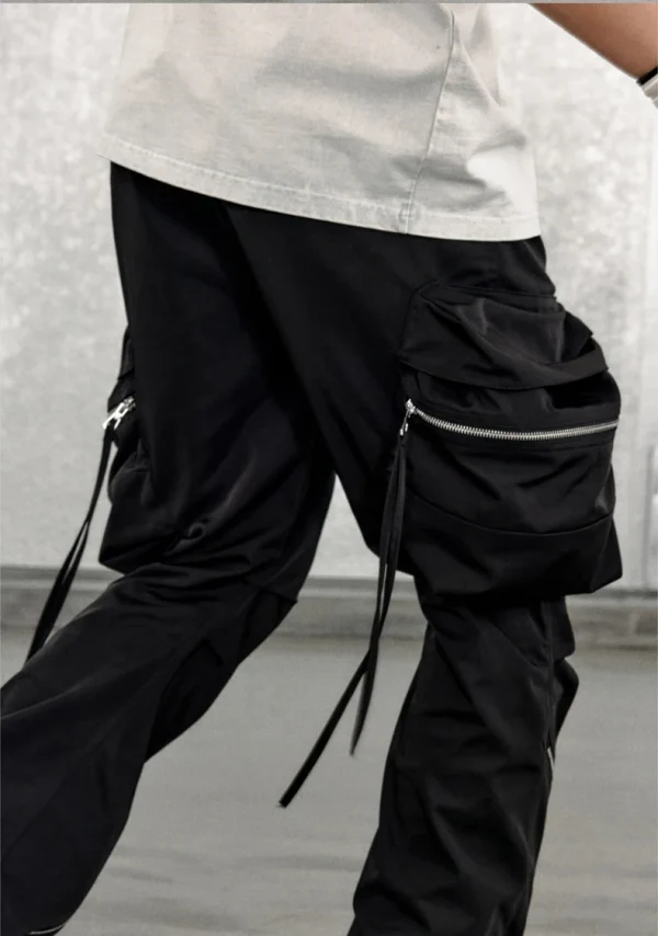 Mauroicardi ربيع الخريف السراويل البضائع السوداء الرائعة للرجال مع جيوب كبيرة طويلة زيبر الفاخرة مصمم الملابس السراويل موضة 2023