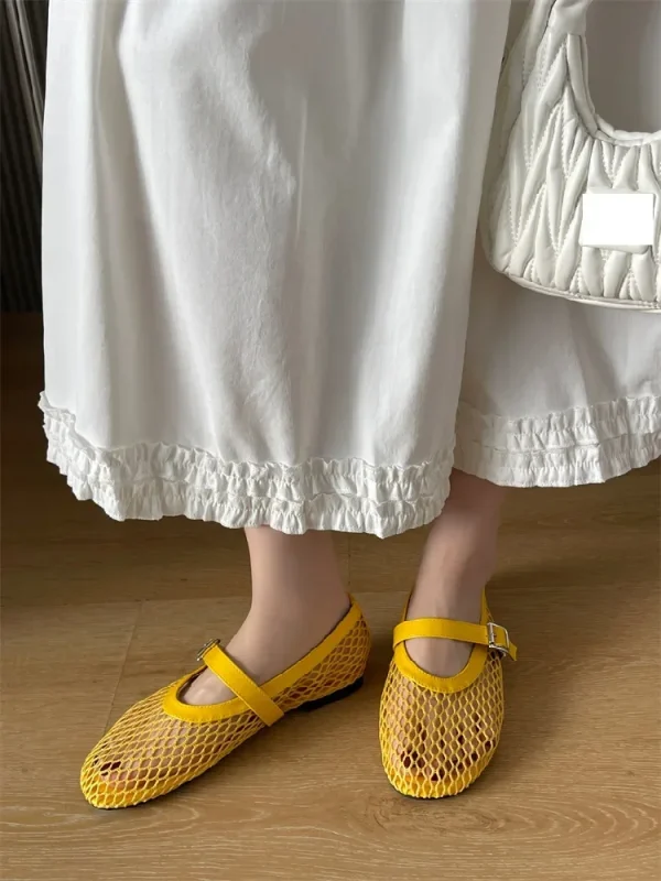 Eilyken مصمم صيفي مريح بكعب شبكي للنساء أحذية مسطحة عصرية بمقدمة مستديرة وحزام بإبزيم صندل كاجوال للخروج في الهواء الطلق