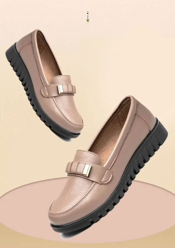 أحذية نسائية مسطحة من الجلد من الألياف الدقيقة باللون الأحمر النبيذي أحذية بدون كعب للنساء لفصل الربيع أحذية بدون كعب للأمهات المسنات أحذية مسطحة مقاس كبير 42