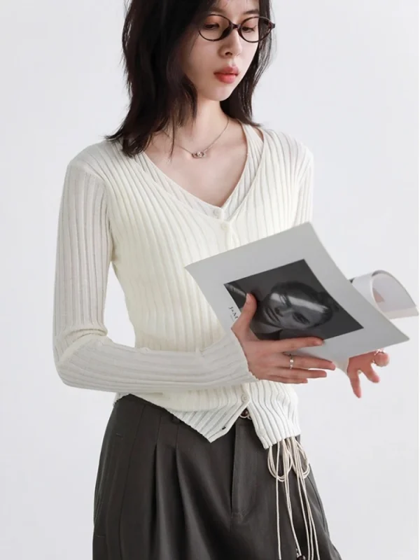 شيك فين سترة نسائية عصرية ريترو جديدة بياقة على شكل حرف v سترة محبوكة مخططة بقصة ضيقة وأكمام طويلة سترة نسائية لربيع وخريف 2025