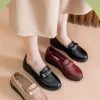 أحذية نسائية مسطحة من الجلد من الألياف الدقيقة باللون الأحمر النبيذي أحذية بدون كعب للنساء لفصل الربيع أحذية بدون كعب للأمهات المسنات أحذية مسطحة مقاس كبير 42