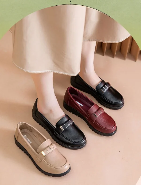 أحذية نسائية مسطحة من الجلد من الألياف الدقيقة باللون الأحمر النبيذي أحذية بدون كعب للنساء لفصل الربيع أحذية بدون كعب للأمهات المسنات أحذية مسطحة مقاس كبير 42