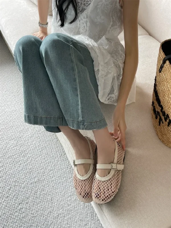 Eilyken مصمم صيفي مريح بكعب شبكي للنساء أحذية مسطحة عصرية بمقدمة مستديرة وحزام بإبزيم صندل كاجوال للخروج في الهواء الطلق