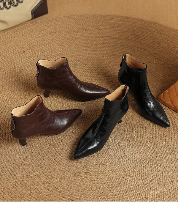 2026 الربيع خمر أشار تو المرأة حذاء من الجلد موضة أحذية كعب سميك موجزة قصيرة بوتاس دي موهير