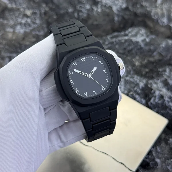 ساعة كوارتز كلاسيكية للرجال، سوار من البلاستيك الناعم، أرقام عربية، قرص عمل كاجوال، أداة إزالة متضمنة