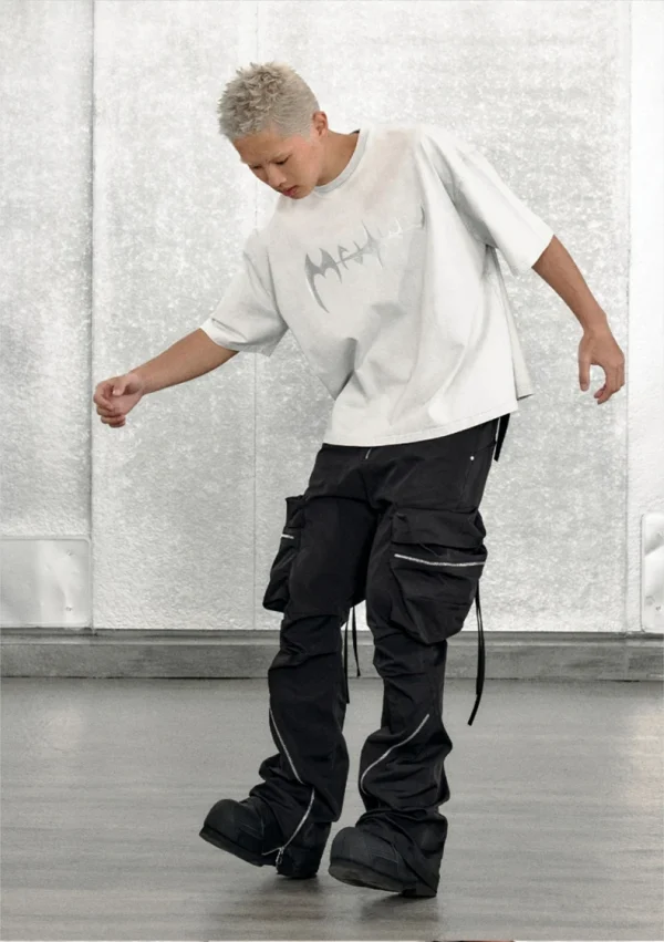 Mauroicardi ربيع الخريف السراويل البضائع السوداء الرائعة للرجال مع جيوب كبيرة طويلة زيبر الفاخرة مصمم الملابس السراويل موضة 2023