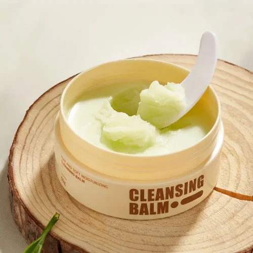 مزيل مكياج خفيف وغير مهيج ينظف ويرطب بعمق