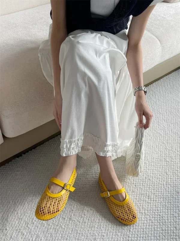 Eilyken مصمم صيفي مريح بكعب شبكي للنساء أحذية مسطحة عصرية بمقدمة مستديرة وحزام بإبزيم صندل كاجوال للخروج في الهواء الطلق