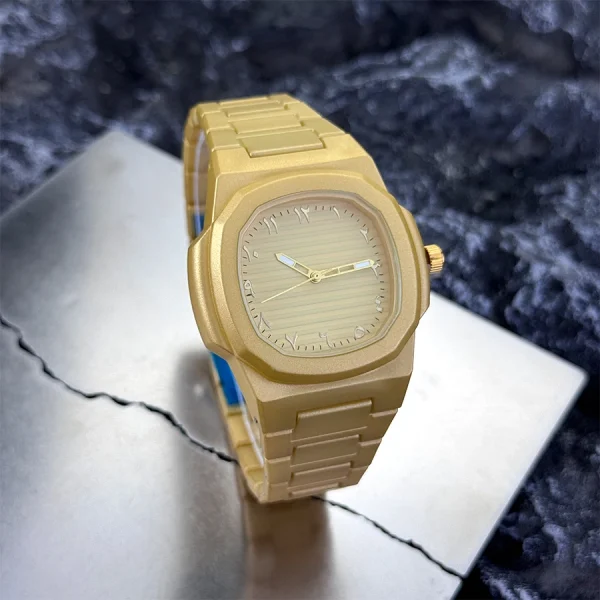 ساعة كوارتز كلاسيكية للرجال، سوار من البلاستيك الناعم، أرقام عربية، قرص عمل كاجوال، أداة إزالة متضمنة