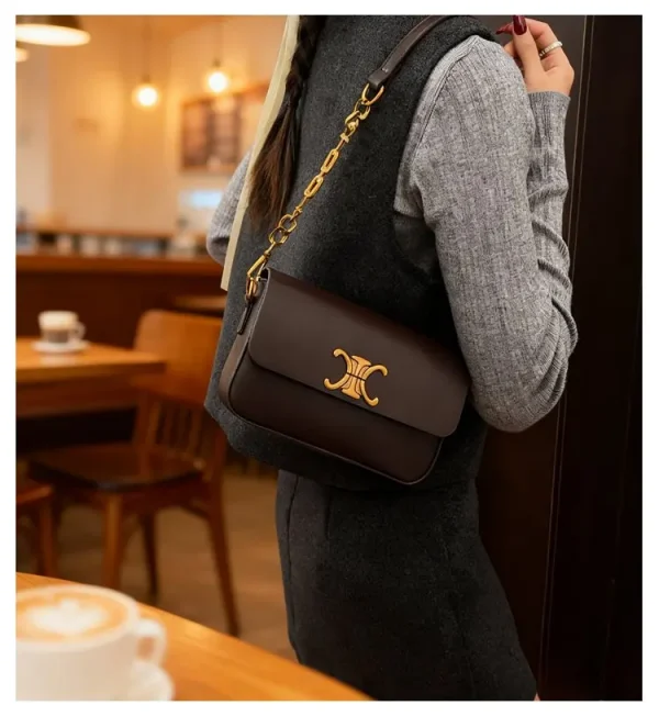 حقيبة كتف مكعبة الشكل، مربعة الشكل مدمجة مع سلسلة مصقولة، تصميم متعدد الاستخدامات للحمل في اتجاهين، مظهر جديد لعام 2026