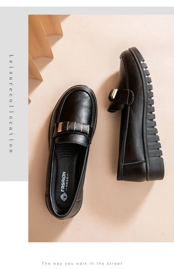 أحذية نسائية مسطحة من الجلد من الألياف الدقيقة باللون الأحمر النبيذي أحذية بدون كعب للنساء لفصل الربيع أحذية بدون كعب للأمهات المسنات أحذية مسطحة مقاس كبير 42