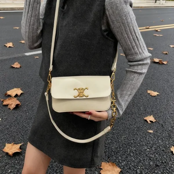 حقيبة كتف مكعبة الشكل، مربعة الشكل مدمجة مع سلسلة مصقولة، تصميم متعدد الاستخدامات للحمل في اتجاهين، مظهر جديد لعام 2026