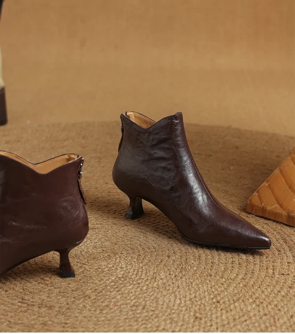 2026 الربيع خمر أشار تو المرأة حذاء من الجلد موضة أحذية كعب سميك موجزة قصيرة بوتاس دي موهير