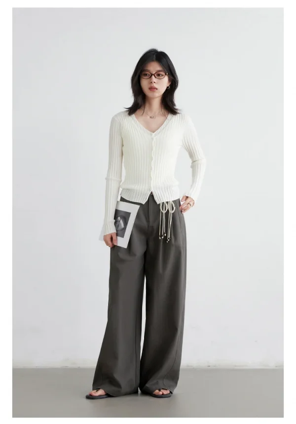 شيك فين سترة نسائية عصرية ريترو جديدة بياقة على شكل حرف v سترة محبوكة مخططة بقصة ضيقة وأكمام طويلة سترة نسائية لربيع وخريف 2025