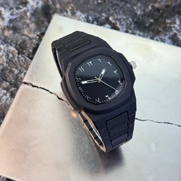 ساعة كوارتز كلاسيكية للرجال، سوار من البلاستيك الناعم، أرقام عربية، قرص عمل كاجوال، أداة إزالة متضمنة