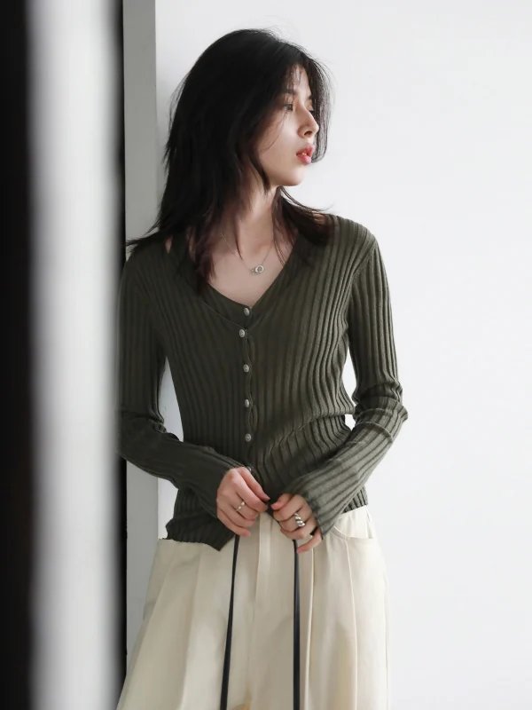 شيك فين سترة نسائية عصرية ريترو جديدة بياقة على شكل حرف v سترة محبوكة مخططة بقصة ضيقة وأكمام طويلة سترة نسائية لربيع وخريف 2025