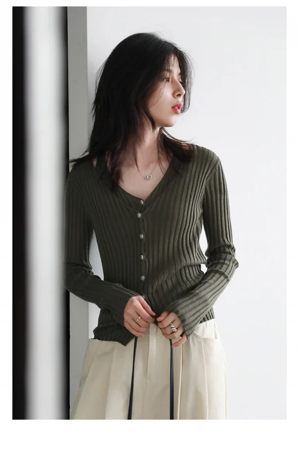 شيك فين سترة نسائية عصرية ريترو جديدة بياقة على شكل حرف v سترة محبوكة مخططة بقصة ضيقة وأكمام طويلة سترة نسائية لربيع وخريف 2025