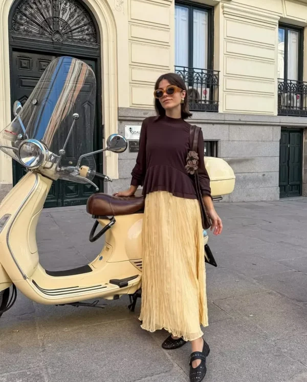 تنورة YENKYE للسيدات مجعدة على شكل حرف a ميدي باللون الأصفر والزبدة بخصر مطاطي تنانير أنيقة لعطلات الربيع والصيف جديدة 2025 faldas mujer