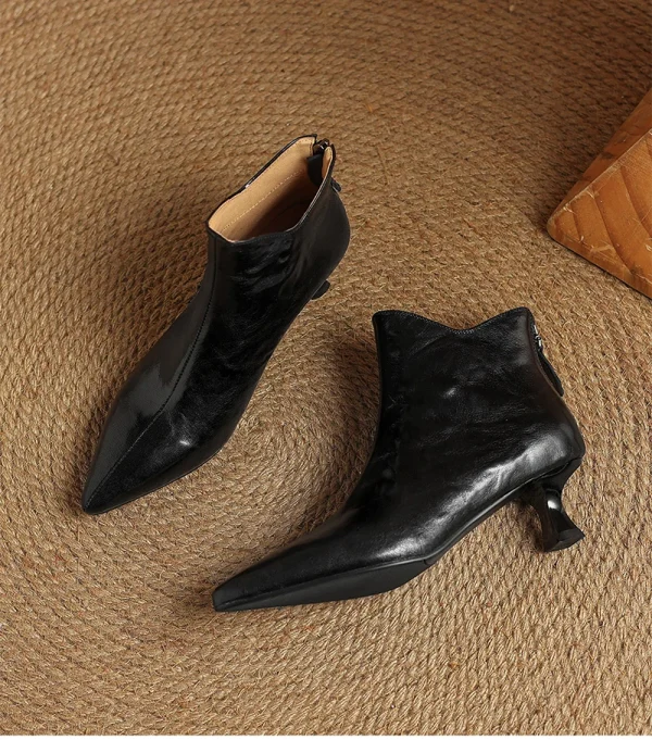 2026 الربيع خمر أشار تو المرأة حذاء من الجلد موضة أحذية كعب سميك موجزة قصيرة بوتاس دي موهير