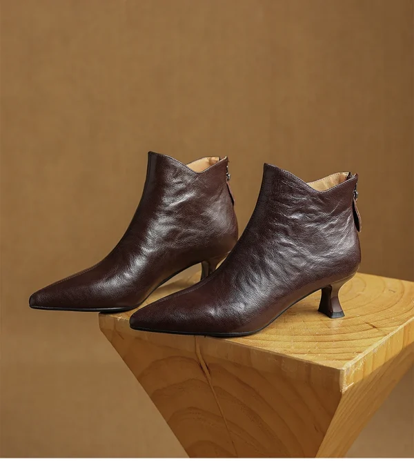 2026 الربيع خمر أشار تو المرأة حذاء من الجلد موضة أحذية كعب سميك موجزة قصيرة بوتاس دي موهير