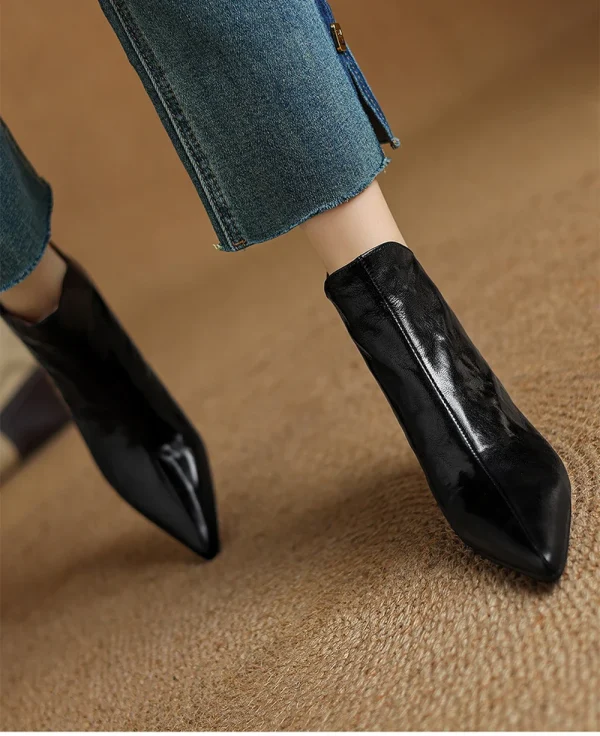 2026 الربيع خمر أشار تو المرأة حذاء من الجلد موضة أحذية كعب سميك موجزة قصيرة بوتاس دي موهير