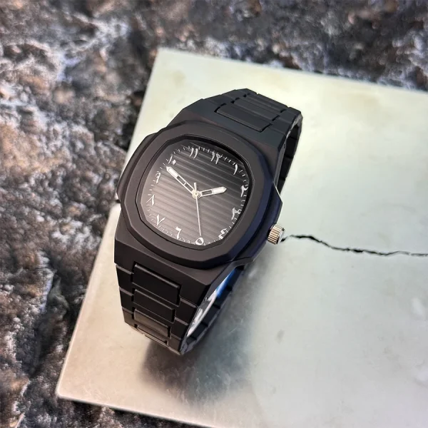 ساعة كوارتز كلاسيكية للرجال، سوار من البلاستيك الناعم، أرقام عربية، قرص عمل كاجوال، أداة إزالة متضمنة