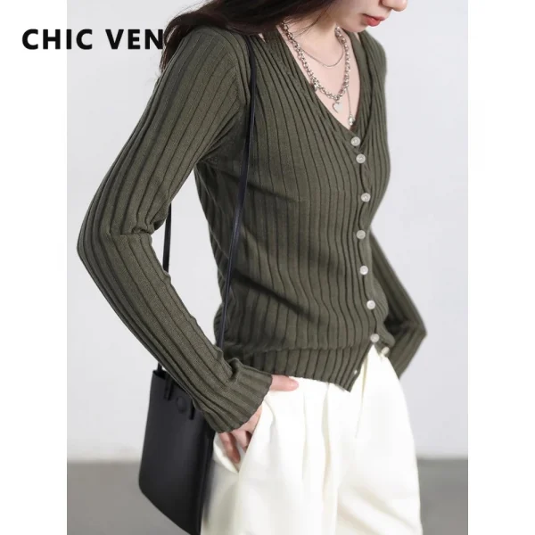 شيك فين سترة نسائية عصرية ريترو جديدة بياقة على شكل حرف v سترة محبوكة مخططة بقصة ضيقة وأكمام طويلة سترة نسائية لربيع وخريف 2025