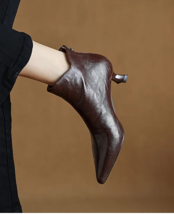 2026 الربيع خمر أشار تو المرأة حذاء من الجلد موضة أحذية كعب سميك موجزة قصيرة بوتاس دي موهير