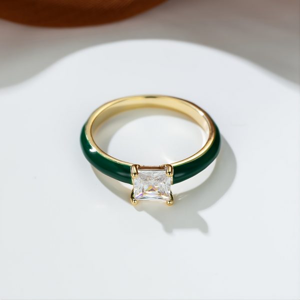 خاتم نسائي أنيق بزركون أزرق بتصميم عتيق وإطار ذهبي